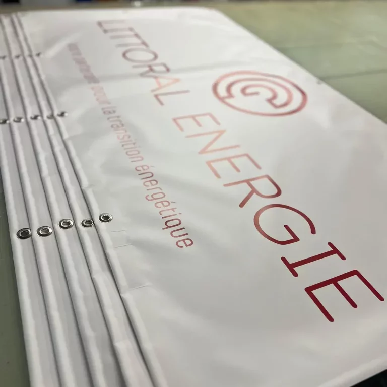 signage-bache-client-littoral-a-1 a white sign with red text on it